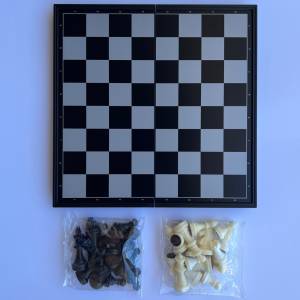 Magnetni plastični šah 31 x 31 cm
